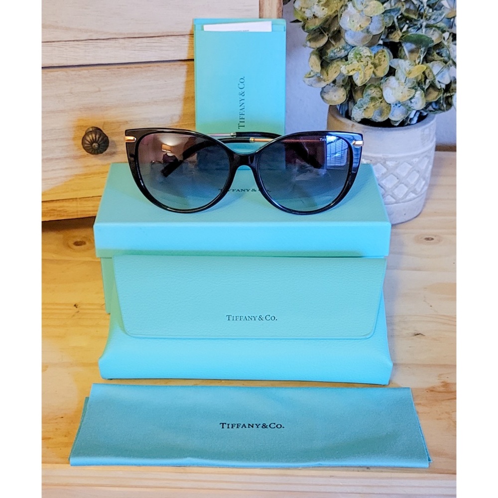 Like New! Tiffany T Cat Eye Rose Gold Sunglasses